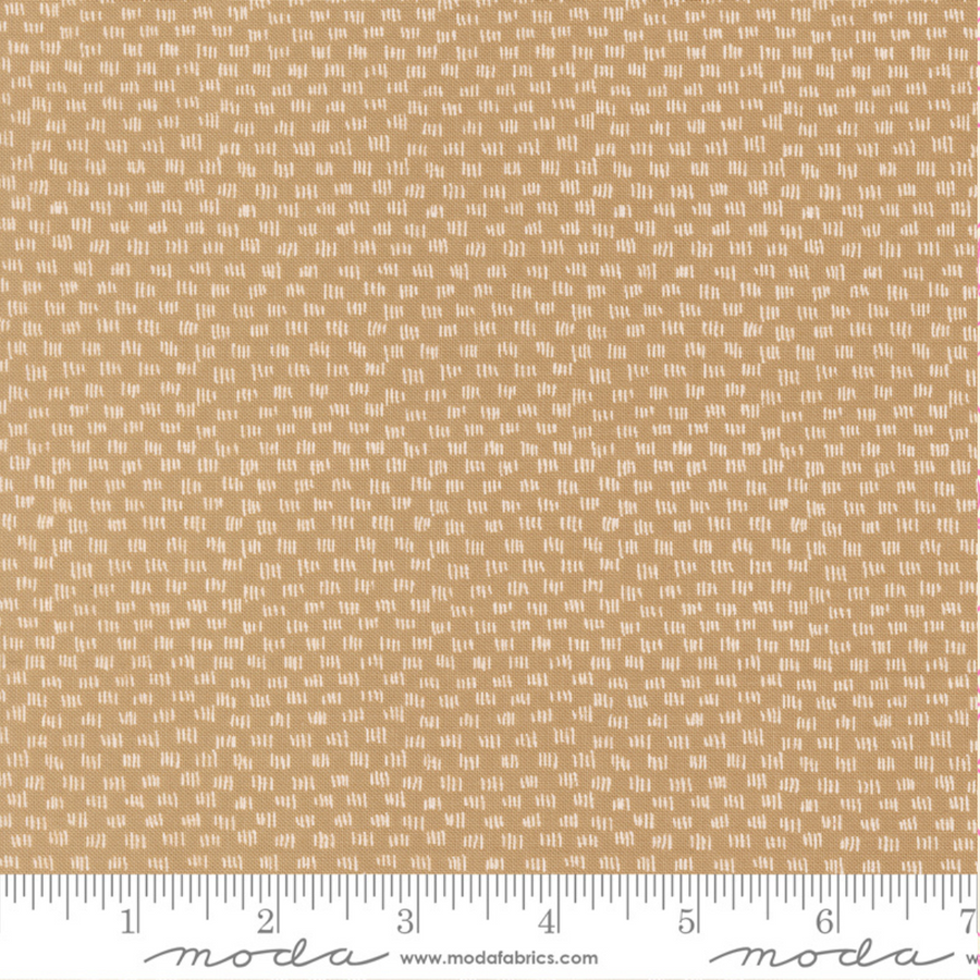 Lucky In The Grass - Sand